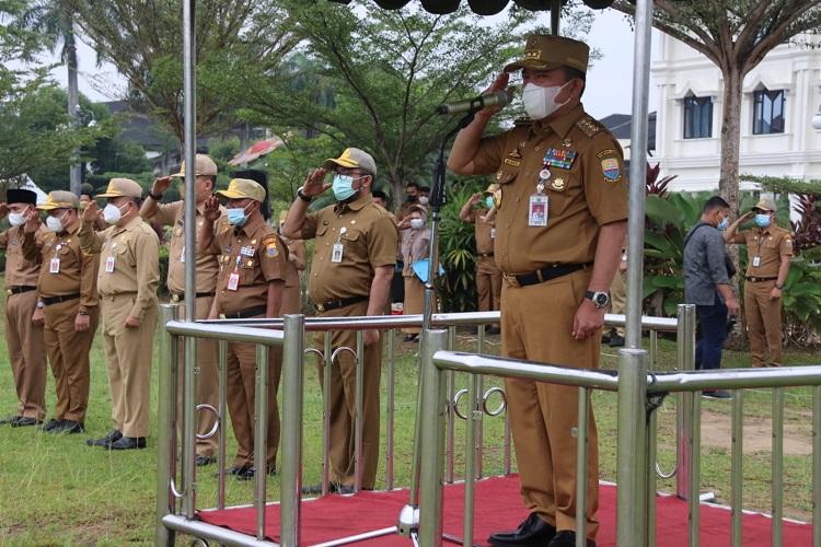 Gubernur Jambi Dr.H.Al Haris,S.Sos.,M.H., saat memimpin langsung Upacara Peningkatan Rasa Nasionalisme dan Kedisplinan ASN di Lingkup Pemerintah Provinsi Jambi Tahun 2022. (Foto: Agus Supriyanto)