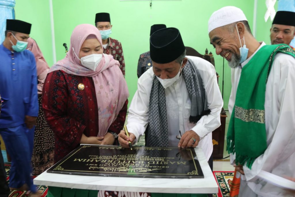 Wakil Gubernur Jambi, Drs.H.Abdullah Sani,M.Pdi., pada Peresmian Masjid Desa Kasang Tanjung Nangko Dusun III Kecamatan Kumpeh Ulu Kabupaten Muaro Jambi. (Foto: Agus Supriyanto)