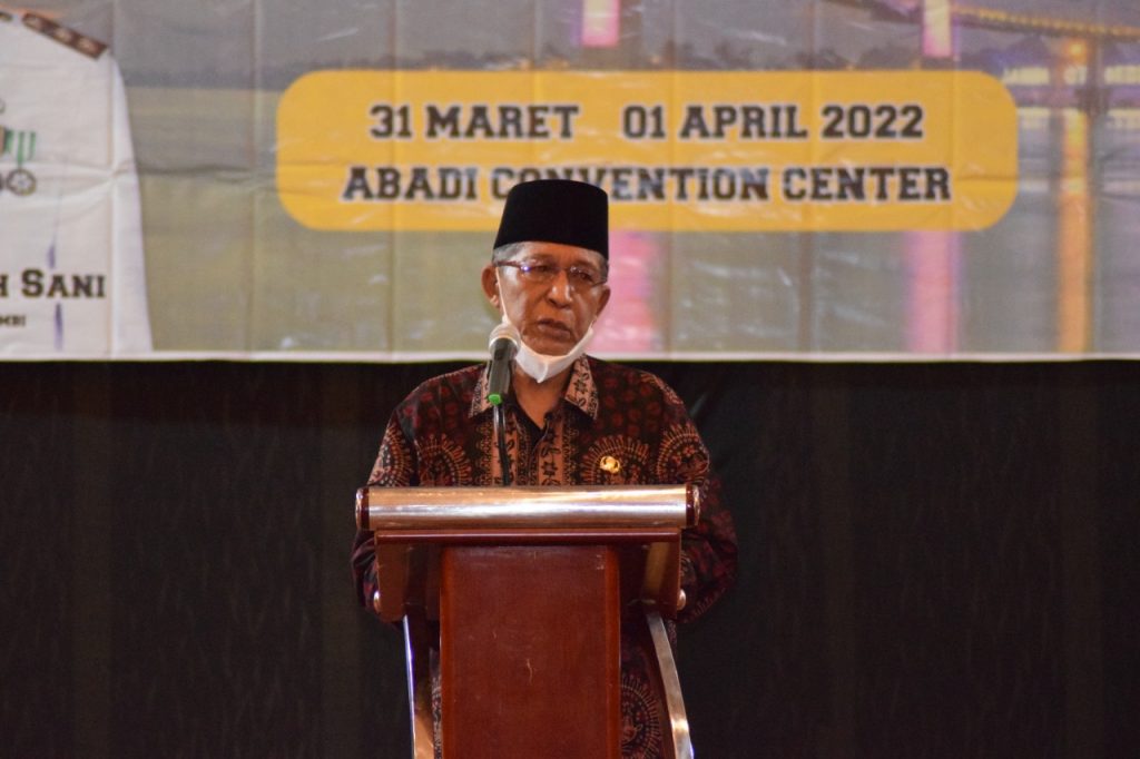 Wakil Gubernur Jambi, Abdullah Sani, pada acara Pertemuan Koordinasi dengan Multi Sektor dan Organisasi Mitra Program TBC serta Pengukuhan Koalisi Organisasi Profesi Indonesia TBC (KOPI TB) Kabupaten/Kota se-Provinsi Jambi. (Foto: Sopbirin)