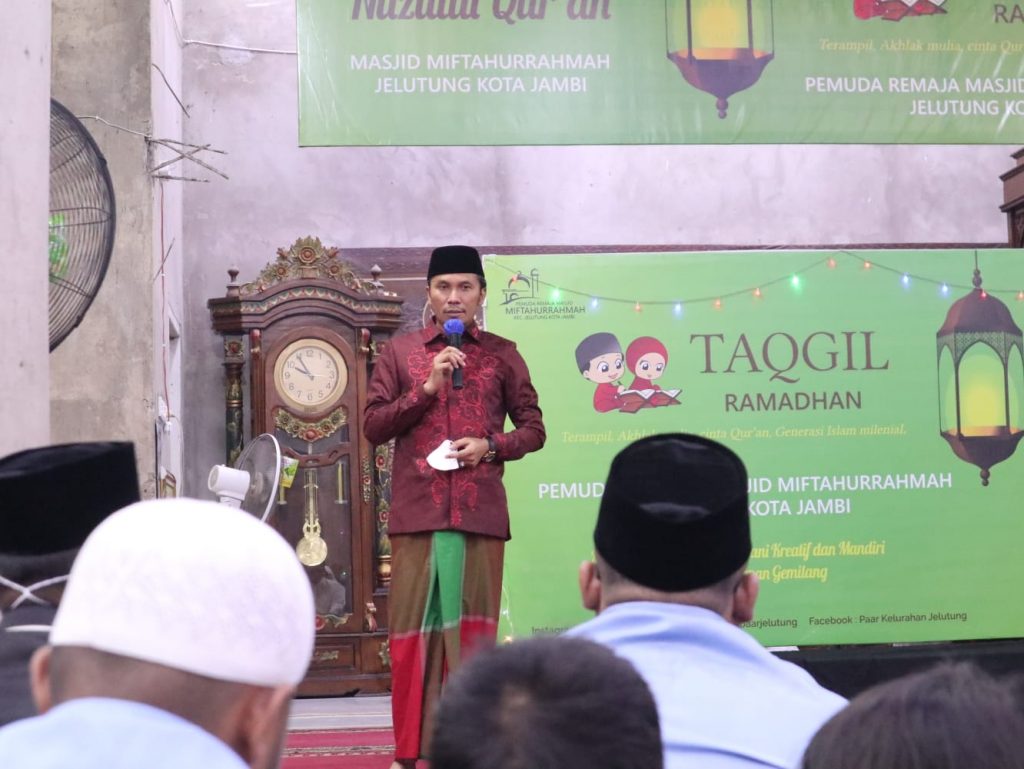 Ketua DPRD Provinsi Jambi, Edi Purwanto saat melakukan safari Ramadhan ke Masjid Miftahurrahmah, Jelutung, Kota Jambi (Foto: Istimewa)