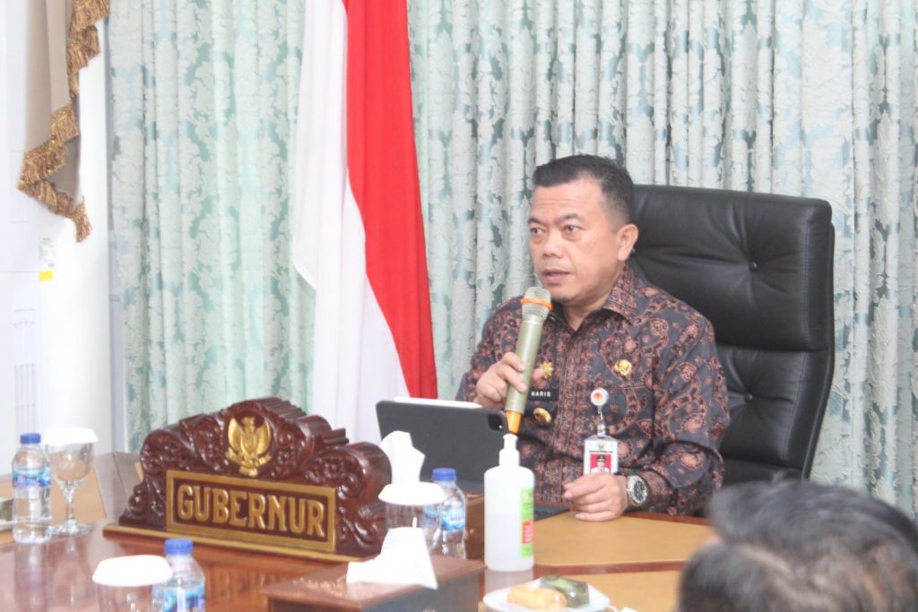 Gubernur Jambi, Al Haris pada Pembukaan Seminar Nasional Politeknik Kesehatan Kementerian Kesehatan Jambi Tahun 2022. (Foto: Harun)