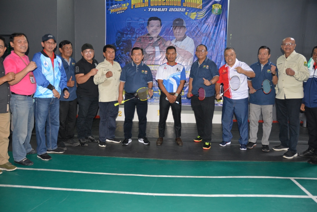 Gubernur Jambi, Al Haris, saat membuka Kejuaraan Bulutangkis Piala Gubernur Jambi Tahun 2022. (Foto: Novriansah)