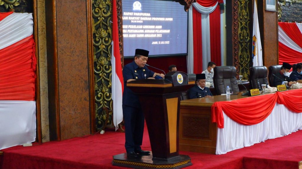Gubernur Jambi, Al Haris, pada Rapat Paripurna Dewan Perwakilan Rakyat Daerah (DPRD) Provinsi Jambi dalam rangka Penyampaian Nota Pengantar Penjelasan Ranperda Pertanggungjawaban APBD Provinsi Jambi Tahun Anggaran 2021(Foto: Sopbirin)