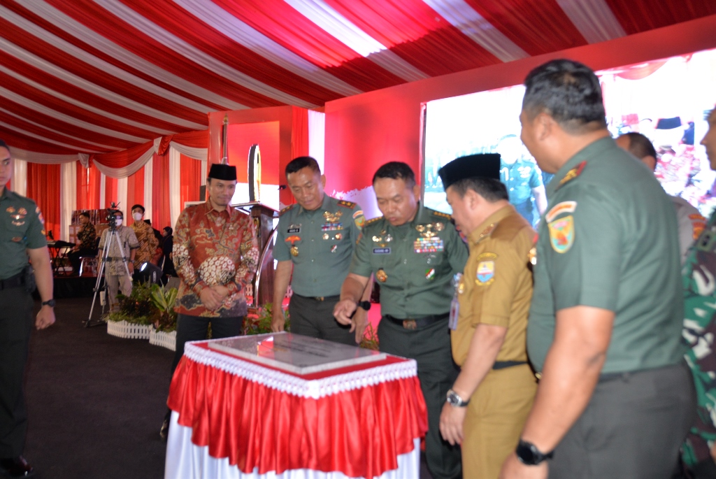 Gubernur Jambi, Al Haris, pada Peresmian Markas Komando Resor Militer (Makorem) 042/Garuda Putih. (Foto: Novriansah)