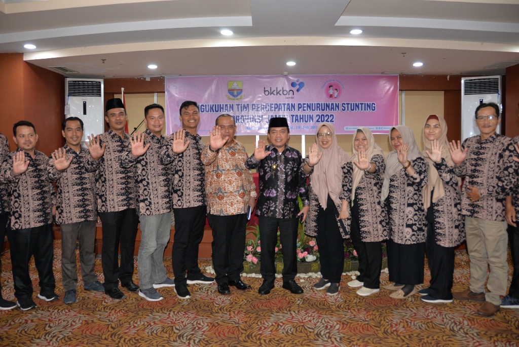 Gubernur Jambi, Al Haris, pada Pengukuhan Tim Percepatan Penurunan Stunting Provinsi Jambi. (Foto: Novriansah dan Sopbirin)