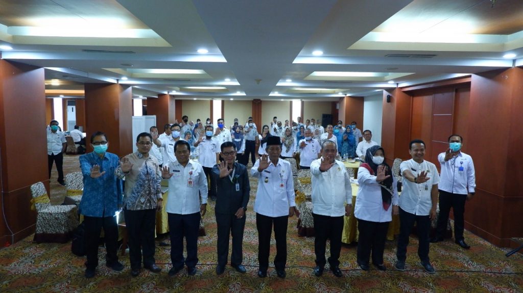 Wakil Gubernur Jambi, Abdullah Sani, saat membuka Rapat Kerja Tim Percepatan Penurunan Stunting Provinsi Jambi. (Foto: Sopbirin)