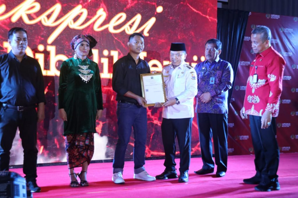 Gubernur Jambi, Al Haris, pada Gelar karya Warga Binaan Lapas Perempuan Kelas IIB Jambi dengan tema Ekspresi Suara di Balik Jeruji Besi. (Foto: Agus Suprianto dan Hori)