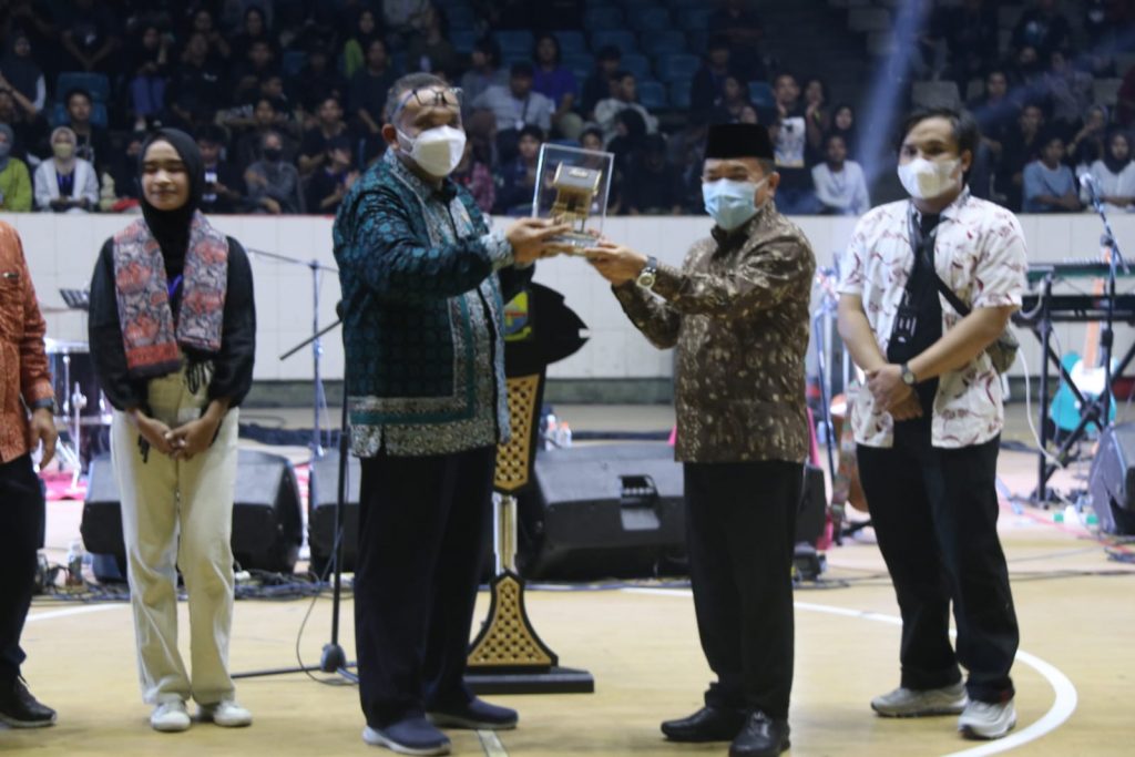 Gubernur Jambi, Al Haris, pada acara Hari Air Dunia ke 30 dan Hari Sungai Nasional ke 11 Tahun 2022. (Foto: Agus Supriyanto dan Sopbirin)