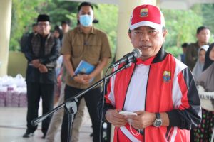 Gubernur Jambi, Al Haris, pada kegiatan Gebyar Mahardika Tahun 2022, yang berlangsung di Kawasan Jembatan Gentala Arasy Jambi. (Foto: Agus Supriyanto)