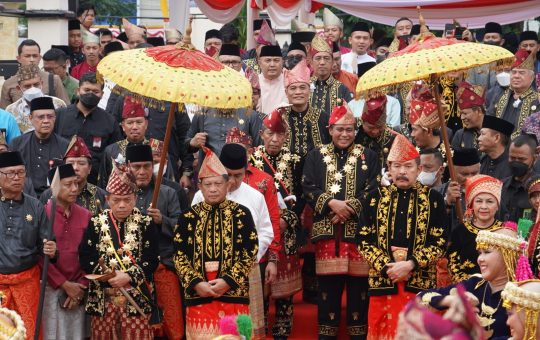 Mendagri dan Jaksa Agung Terima Gelar Adat Melayu Jambi