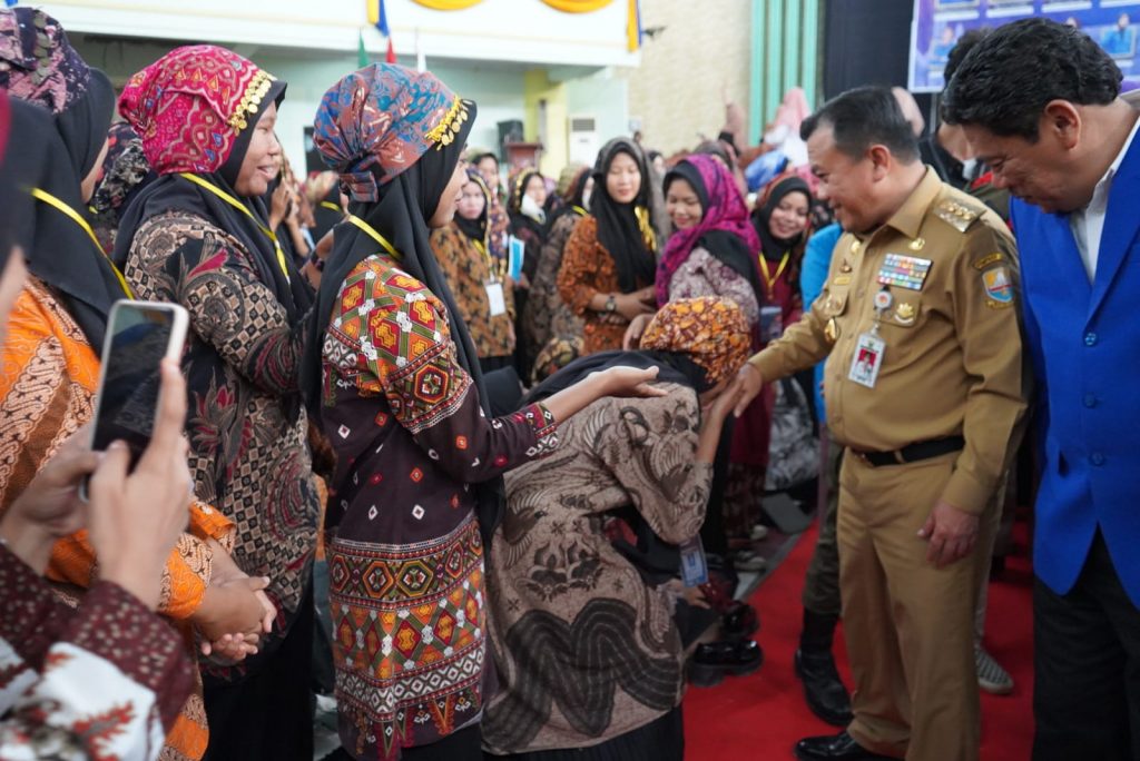 Gubernur Jambi, Al Haris, saat menjadi Narasumber Pengenalan Budaya Akademik dan Kemahasiswaan (PBAK) UIN STS Jambi. (Foto: Novriansah)