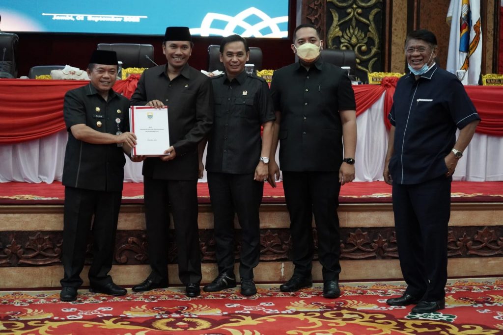 Gubernur Jambi, Al Haris, pada Rapat Paripurna Dewan Perwakilan Rakyat Daerah (DPRD) Provinsi Jambi dalam rangka Penyampaian KUPA & PPAS APBD-P Anggaran 2022.b(Foto: Harun)