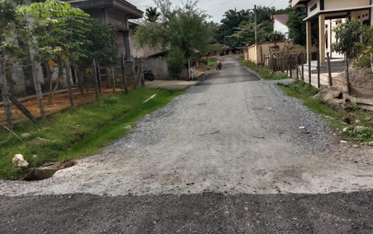 Ketua LSM KOMPIHTAL Tegaskan Pemerintah Pantau Pekerjaan Jalan Asal-asalan di Kecamatan Mersam