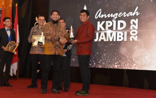 Lagi, MFA Bupati Batanghari Mendapatkan Penghargaan KPID Award Kepala Daerah Peduli Penyiaran