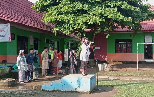 Usai Baca Pidato Gubernur di HUT Provinsi Jambi Ke 66 Tahun, Sekcam Mersam Berikan Doorprize