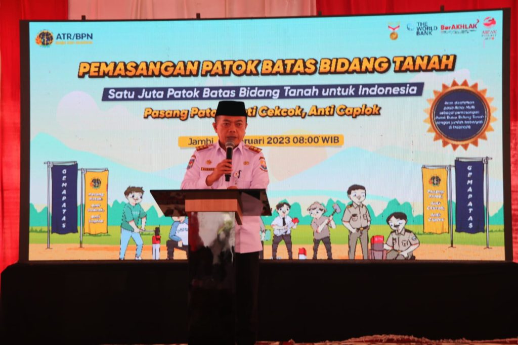 Gubernur Jambi, Al Haris pada GEMAPATAS sebanyak 1 juta Patok Batas Bidang Tanah secara serentak di seluruh Indonesia. (Foto: Agus Supriyanto)
