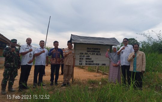 Usai Resmikan Polindes Wabup Bakhtiar Tinjau Sekolah dan Warga di Ujung Perbatasan Desa Bungku