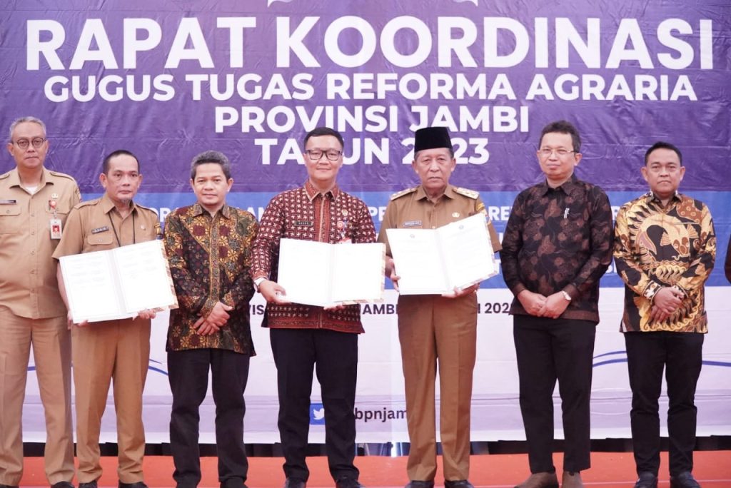 Wakil Gubernur Jambi, H Abdullah Sani membuka rapat koordinasi Gugus Tugas Reforma Agraria (GTRA) Provinsi Jambi yang diselenggarakan di Ballroom Hotel Swissbell. (Foto: Harun)