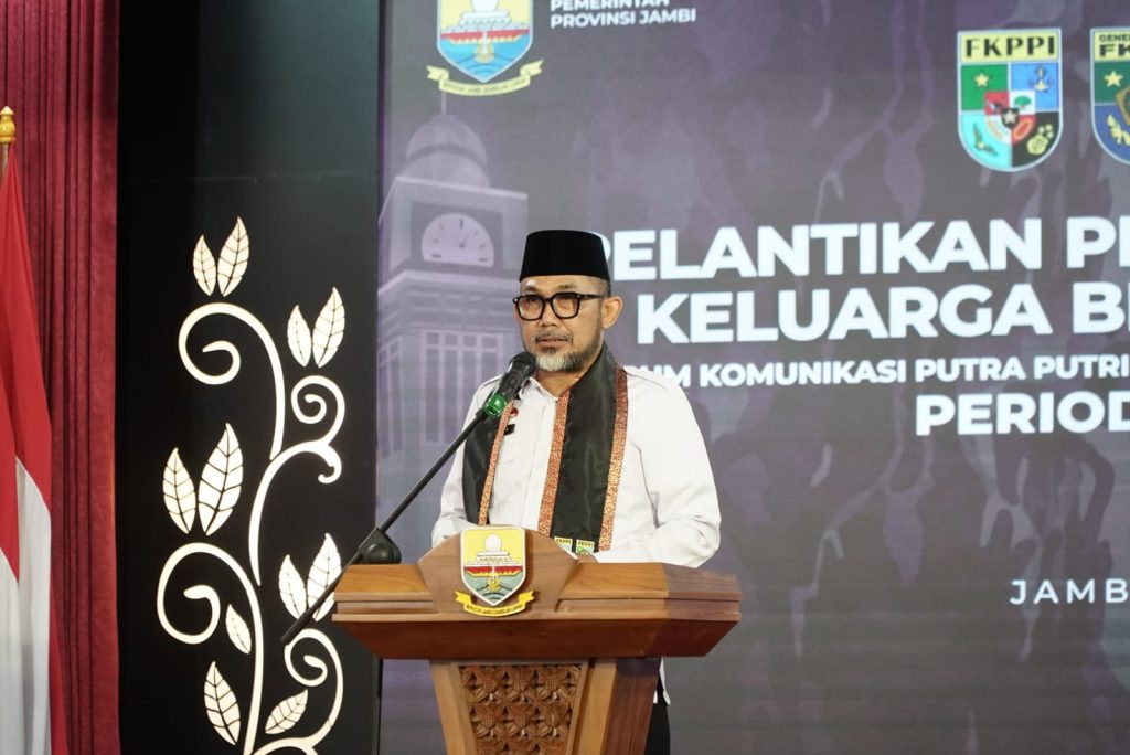 Sekretaris Daerah (Sekda) Provinsi Jambi, H. Sudirman, melantik Pengurus Daerah V Keluarga Besar FKPPI Jambi Periode 2023-2028 dengan tema FKPPI Membangun Negeri. (Foto: Harun/Salwa)