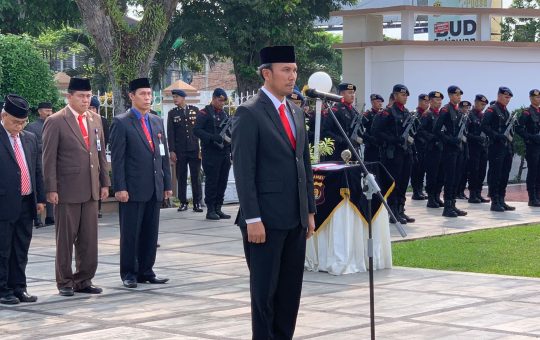 Jadi Irup Upacara Ziarah, Ketua DPRD Jambi Tabur Bunga di Taman Makam Pahlawan Jambi
