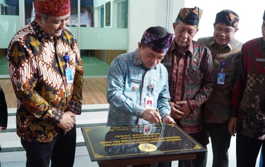 Gubernur Al Haris Resmikan Studio Multipurpose LPP RRI Jambi