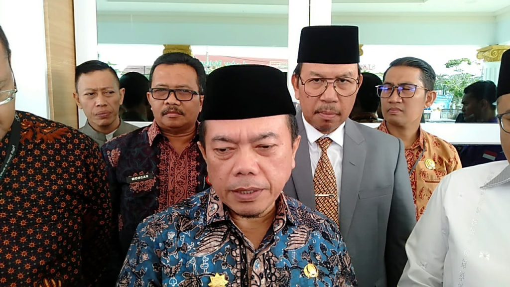 Gubernur Jambi Dr. H. Al Haris, S.Sos., MH., dalam acara Emotional Spiritual Quotient (ESQ) Duta Akhlak Duta Baznas. (Gambar: Said Usman).