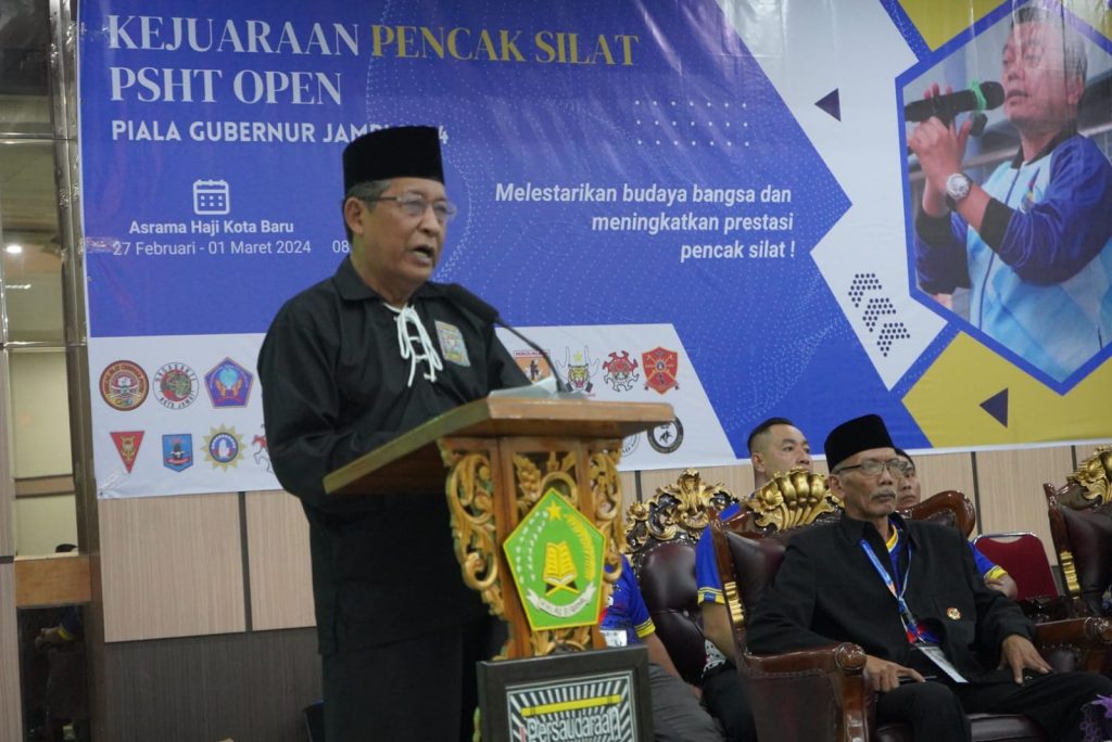 Wakil Gubernur Jambi, Drs. H. Abdullah Sani, M.Pd.I., saat penutupan Kejuaraan Pencak Silat PSHT Open Piala Gubernur Jambi yang berlangsung sejak 27 Februari - 1 Maret 2024.(Foto: Novriansah/Sopbirin Lekat)