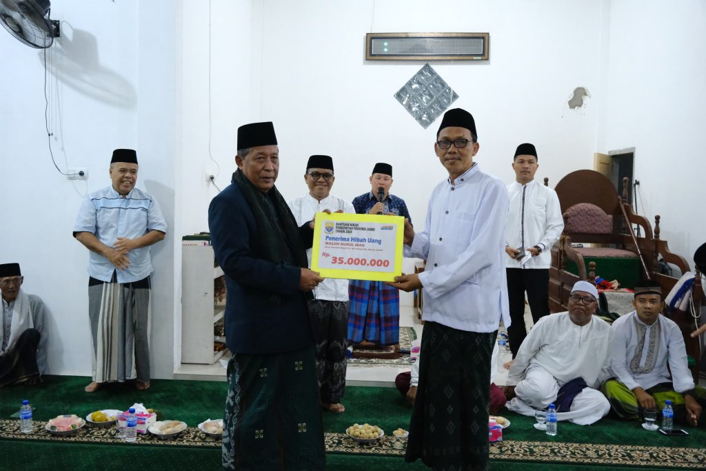 Wakil Gubernur Jambi Drs. H. Abdullah Sani, M.Pd.I., pada kegiatan Safari Ramadhan 1445 H Pemerintah Provinsi Jambi di Mestong, Muaro Jambi. (Foto: Agus Supriyanto/Sobirin)