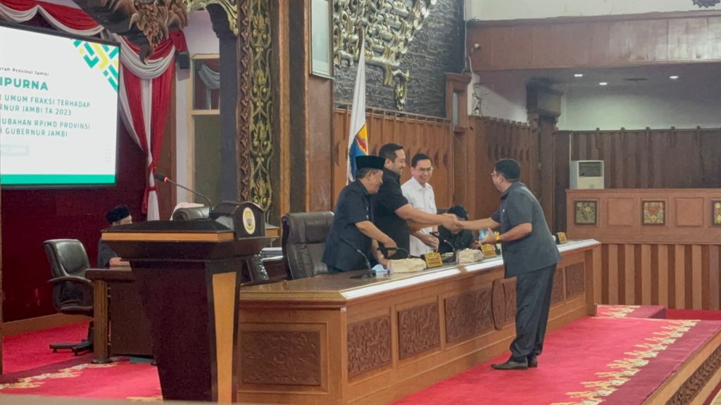 DPRD Provinsi Jambi saat menggelar rapat paripurna