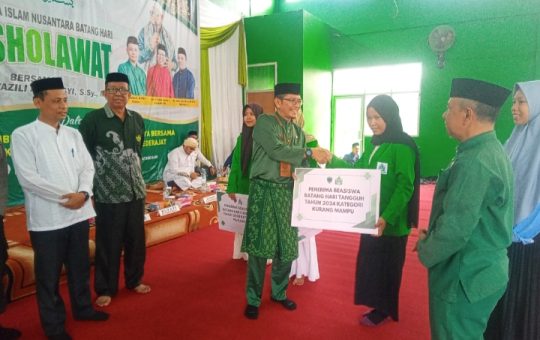 Mahasiswa IAI Nusantara Batang Hari Terima Beasiswa Berprestasi, Rektor Apresiasi Bupati Batang Hari