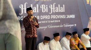 Ketua DPRD Provinsi Jambi, Edi Purwanto pada gelaran kegiatan Halal Bihalal bersama dengan Keluarga Besar DPRD Provinsi Jambi. (Gambar: Humas DPRD Provinsi Jambi)