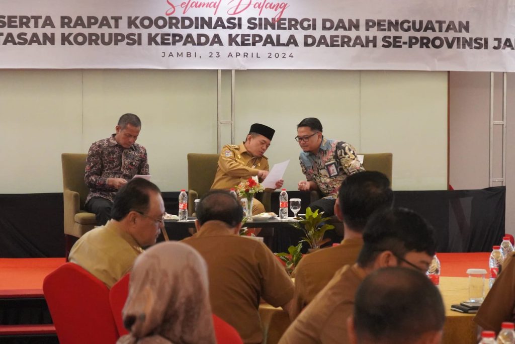Gubernur Jambi Dr. H. Al Haris, S.Sos, MH., pada Rapat Koordinasi Sinergi dan Penguatan Pemberantasan Korupsi kepada Kepala Daerah se-Provinsi Jambi bersama Komisi Pemberantasan Korupsi (KPK) Republik Indonesia. (Foto: Novriansah)