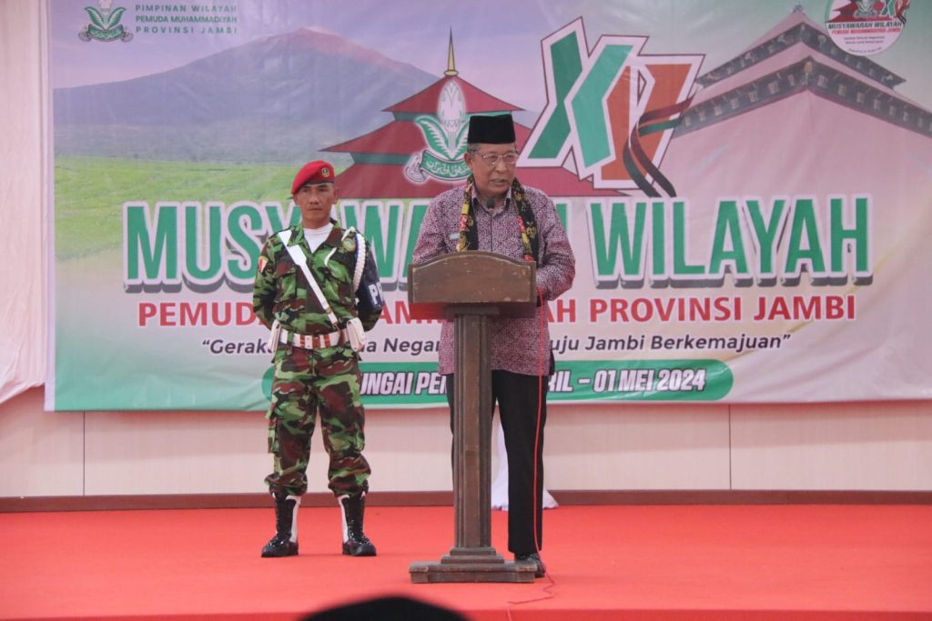 Wakil Gubernur Jambi, Drs. H. Abdullah Sani, M.Pd.I., pada Musyawarah Wilayah XV Pemuda Muhammadiyah Provinsi Jambi. (Foto: Agus Supriyanto/Sobirin)