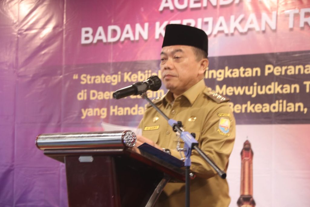 Gubernur Jambi Dr. H. Al Haris, S.Sos., MH., pada Mapping Isu Strategis Program Pembangunan dan Kebijakan Subsektor Transportasi Infrastruktur Sungai dan Penyebrangan di Wilayah Provinsi Jambi. (Foto: Agus Supriyanto)