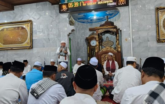 Gubernur Al Haris Safari Subuh di Masjid Baitul Muslim: Titip Generasi Muda dan Ingatkan Kesehatan Masyarakat