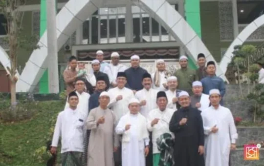 Perkuat Spiritual Aparatur, Gubernur dan Wagub Jambi Gelar Qiamul Lail di Ponpes Darul Arifin
