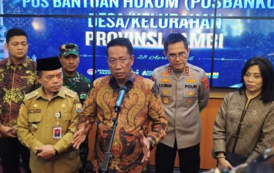 Gubernur Al Haris Dampingi Menteri Hukum Supratman Andi Resmikan 1.585 Posbankum di Jambi
