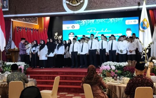 Lepas Petugas Haji Jambi 2026, Gubernur Al Haris: Prioritaskan Jemaah Lansia, Petugas Harus Jemput Bola!