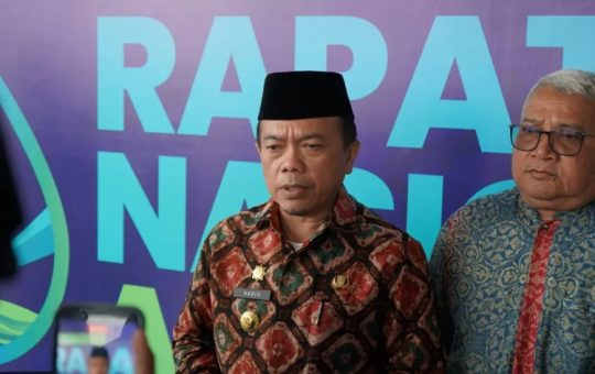 Gubernur Al Haris Dorong Pembangunan Kilang Mini Mulut Tambang di Rakernas ADPMET 2026